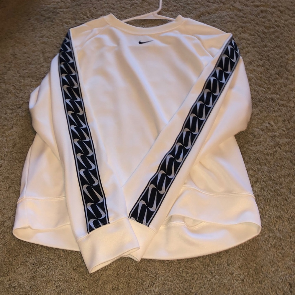 white nike crewneck